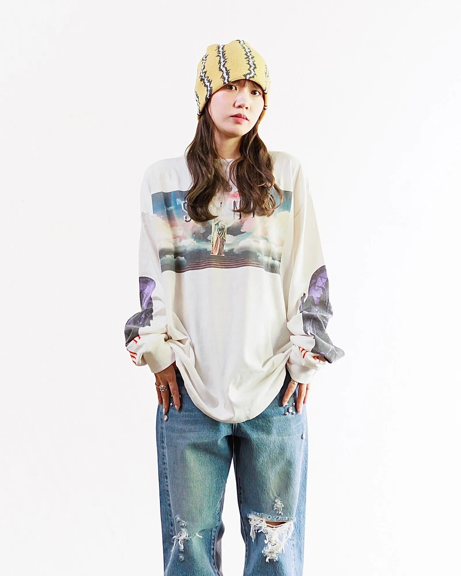 SAINT Mxxxxxx SAINT PICTURES L/S TEE/WHITE Columbia Pictures SAINT Goddess Long Sleeve Off-White S-XL Pays tribute to the Columbia Pictures Title Goddess. Full of fun. Ready-made clothes are washed. The texture is soaring. Authentic level printing is restored. Look for cylindrical seamless fabrics. It is almost meaningless if it is not a cylindrical fabric.